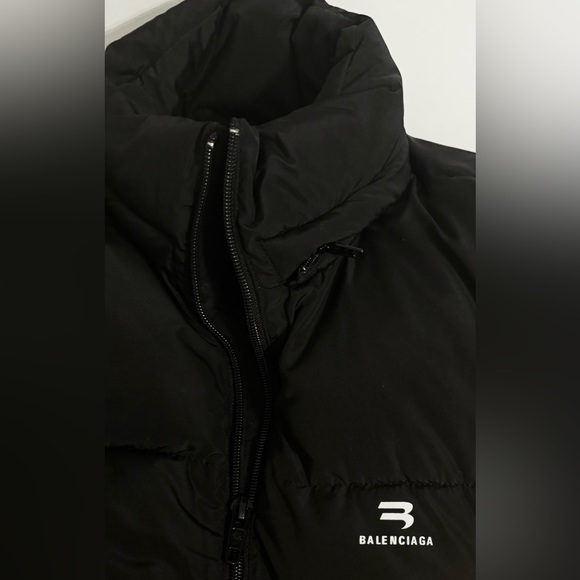 NEW WITH TAGS BALENCIAGA C SHAPED PUFFER Logo Black Sz 34 Curved Hem Jacket - Picture 7 of 14